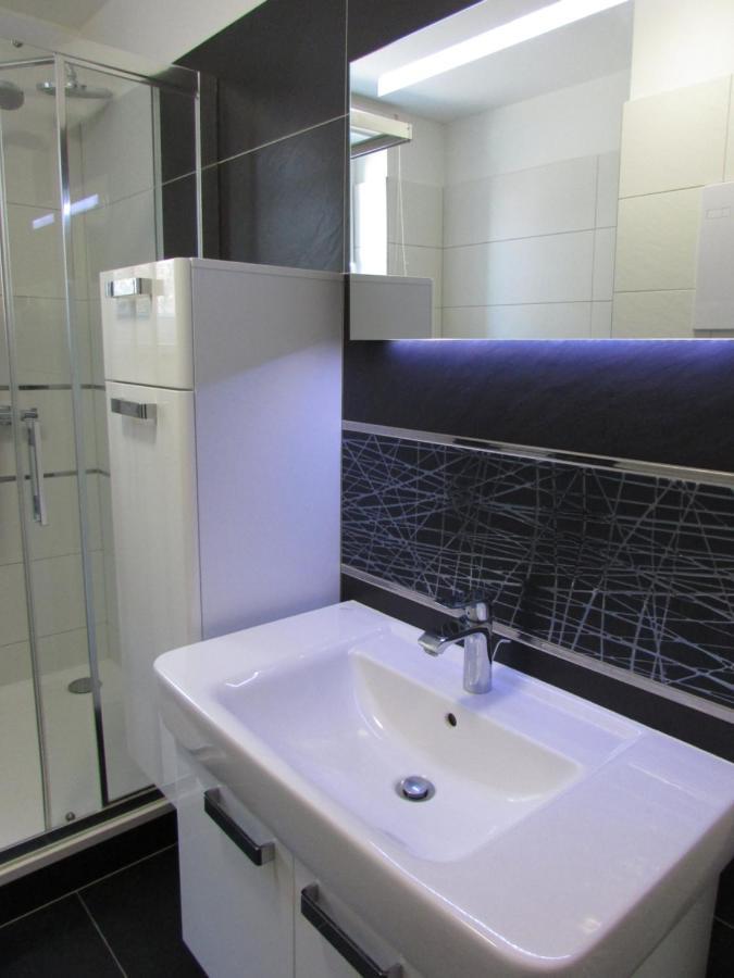 Beautiful City Center Apartment With Private Parking มาร์ติน ภายนอก รูปภาพ